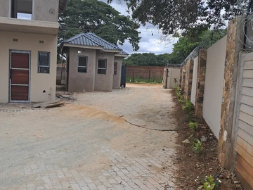 2 Bedroom Flat & Apartment