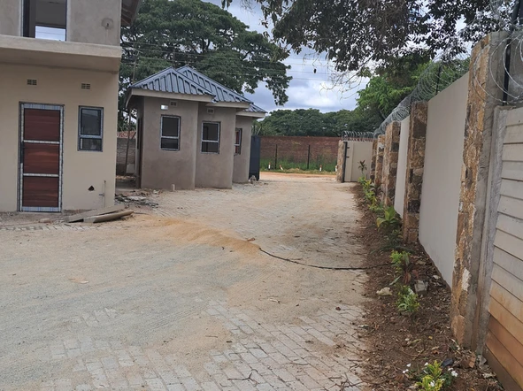 2 Bedroom Flat & Apartment
