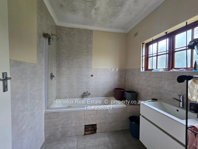 Elegant 4-Bedroom Family Home in Norton Knowe