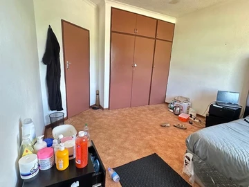 2 Bedroom Flat & Apartment