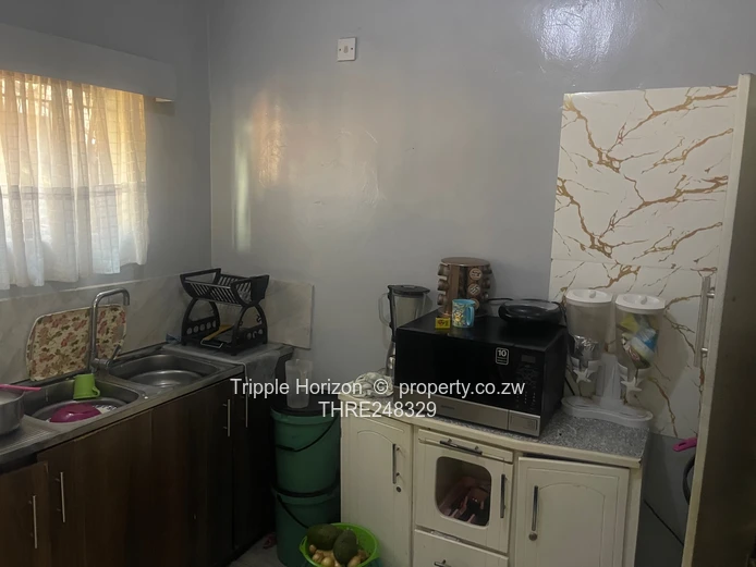 Bright Tiled 2-Beds Flat in Willowvale - Parking