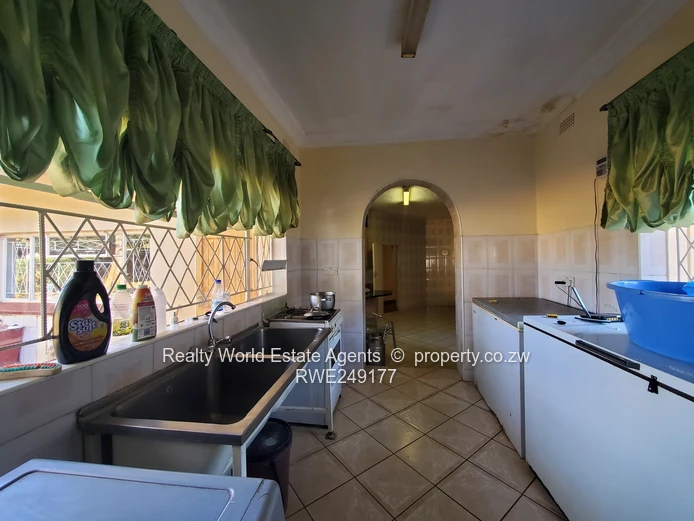 Borrowdale, Behind Sam Levy Rental - 5 Beds