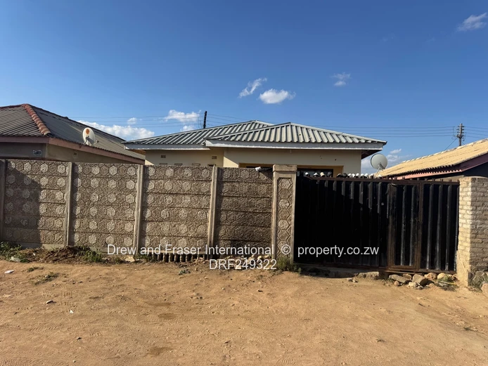 Walled 4-Bed House in Chitungwiza with community Borehole