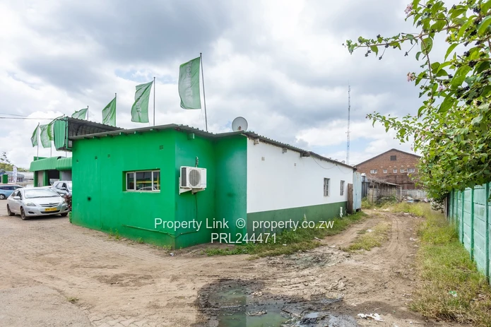 Main Road Frontage Double Stand Opportunity