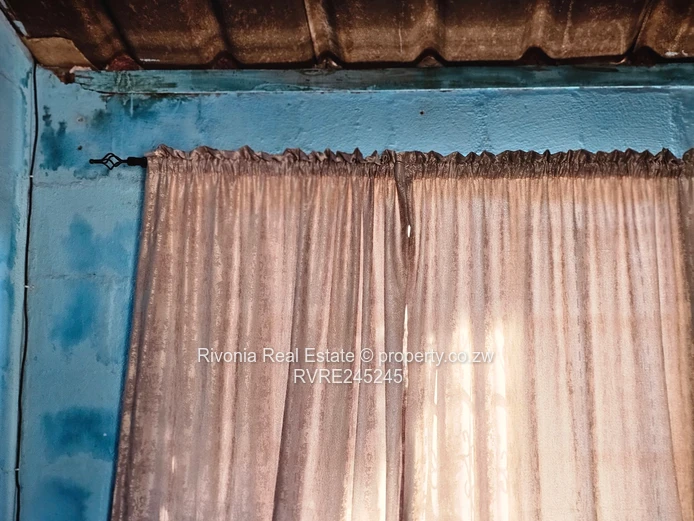 Glen Norah 2BR Home with Borehole and Yard