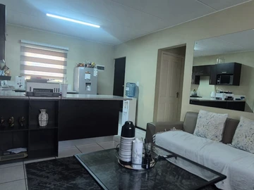 2 Bedroom Flat & Apartment