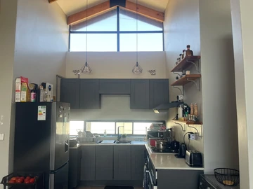 2 Bedroom Flat & Apartment