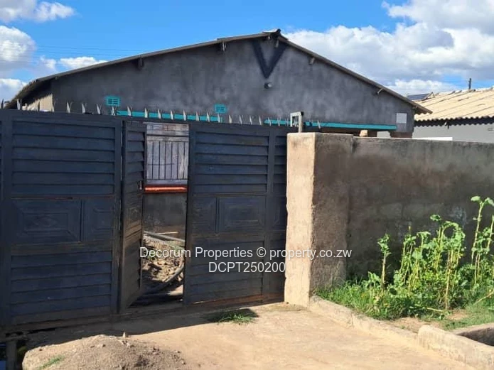 Chitungwiza Unit P Extension – House For Sale | Us$36,000