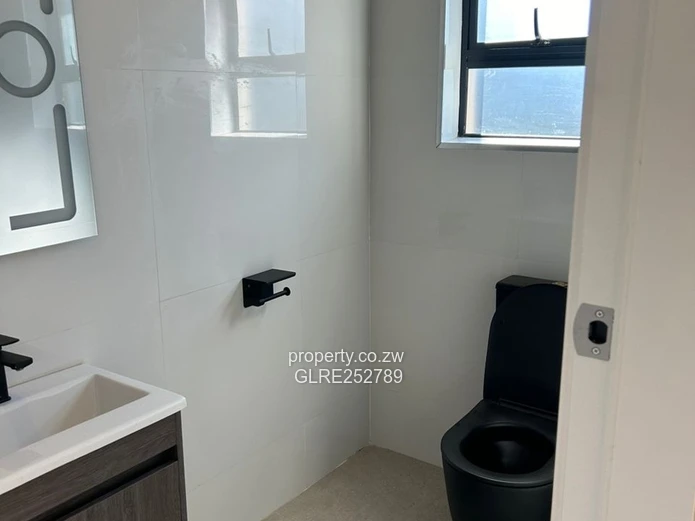 Bright 4-Bed Mount Pleasant Flat with Modern Kitchen & Borehole