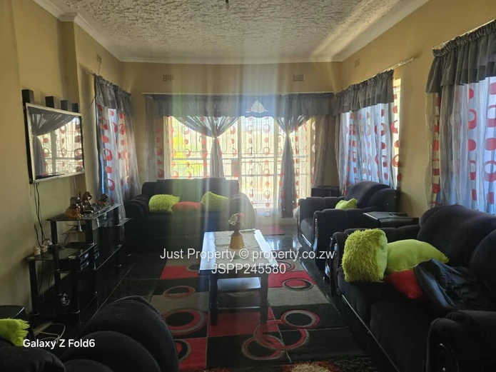 Bright 5-Bed Family Home with Garden & Secure Wall, Katanga (Sole Mandate)