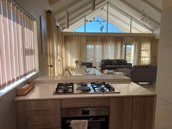 3 Bedroom Flat & Apartment