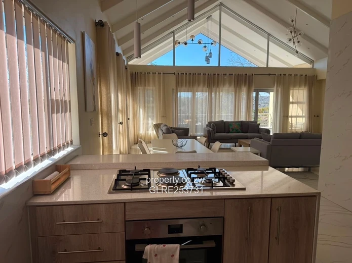 Sunny 3-Bed Apartment with Garden & Balcony in Greystone Park