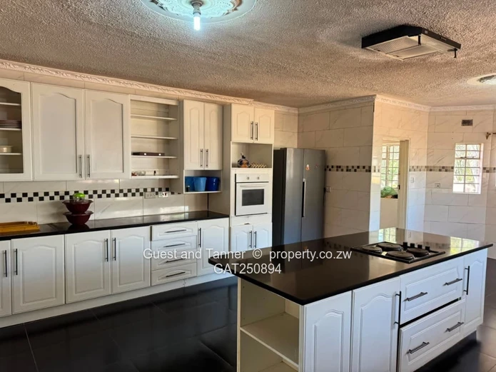 Executive Family Home with Cottage – Quinnington