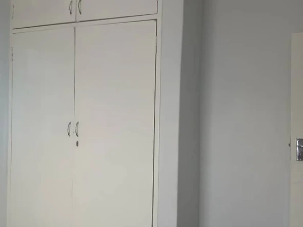 2 Bedroom Flat & Apartment