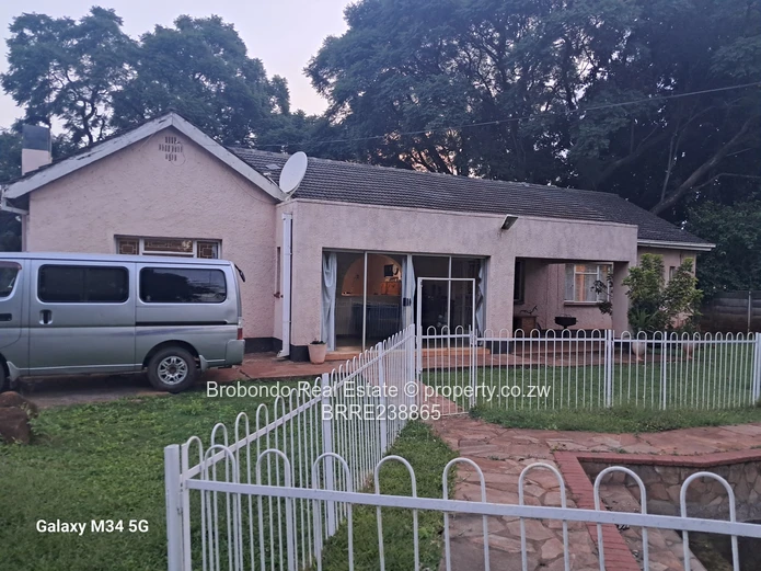 Greendale Near Kamfinsa Shops House For Sale!