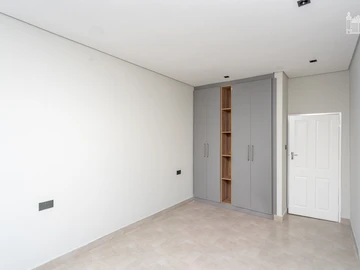 3 Bedroom Flat & Apartment