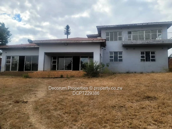*Spacious  5 -bedroom House in Pomona*