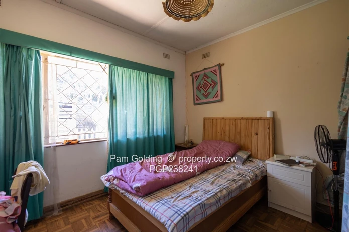 Spacious Home On 1 Acre