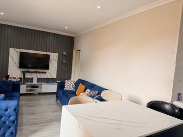 2 Bedroom Flat & Apartment