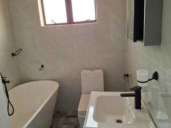 3 Bedroom Flat & Apartment