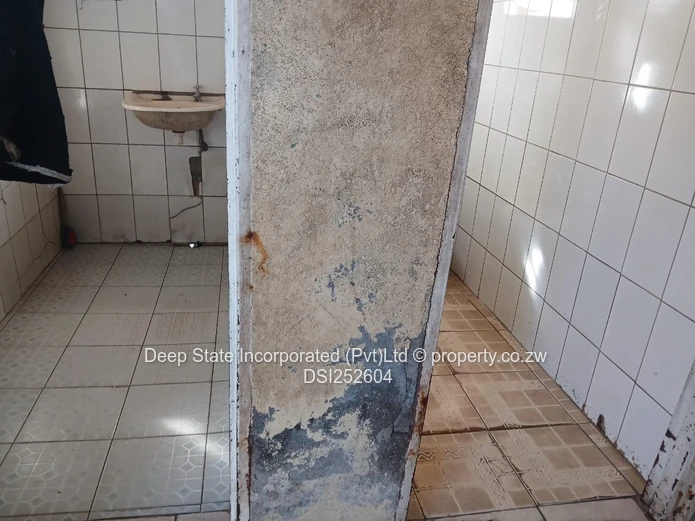 Chitungwiza manyame park house for sale 