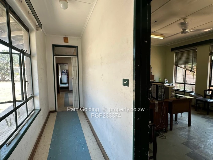 Warehouse/Offices In Donnington