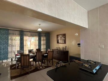 4 Bedroom Flat & Apartment