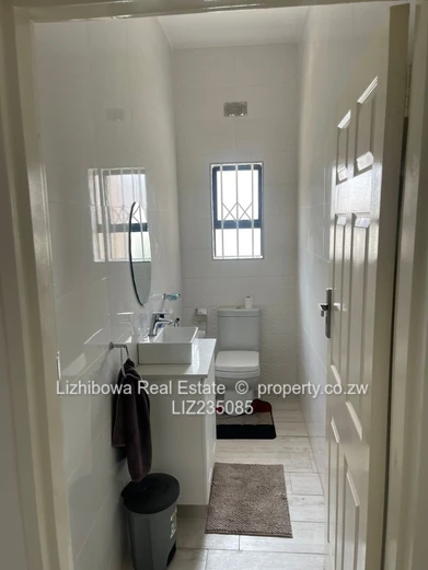 Avondale West Apartment