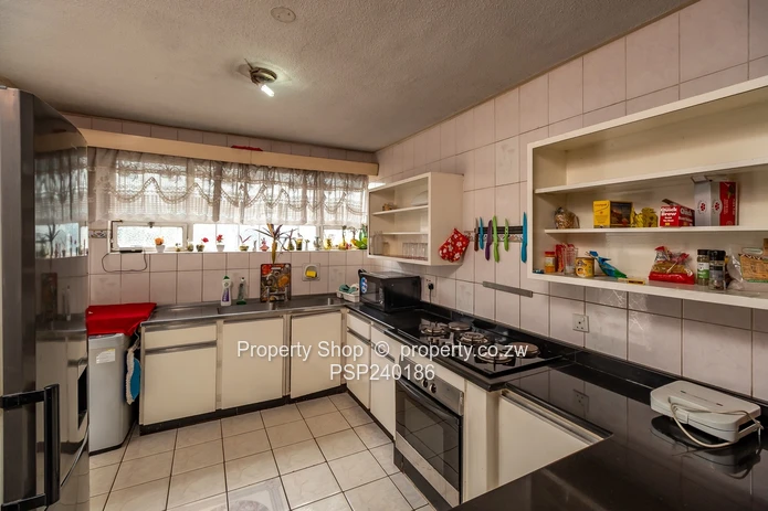 Fully Furnished 3 Bedrooms Garden Flat