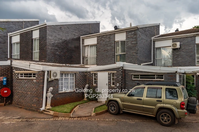 Charming 3 Bedroom Duplex Townhouse in Avondale  (Sole Mandate)