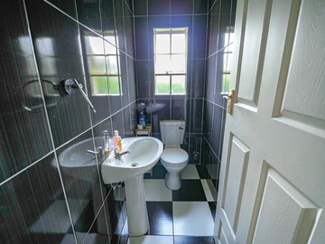 3 Bedroom Flat & Apartment