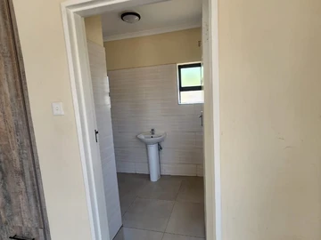 3 Bedroom Flat & Apartment