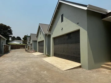 3 Bedroom Flat & Apartment