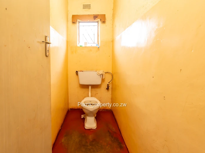 Spacious 4-Bedroom Home on 3045sqm in Chegutu Low-Density – Sykes Street