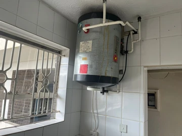 2 Bedroom Flat & Apartment