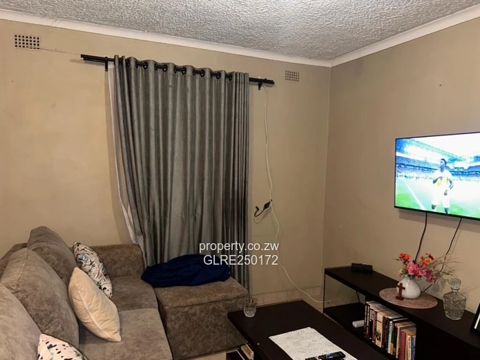Marlborough 1-Bed Home with Borehole & Garage