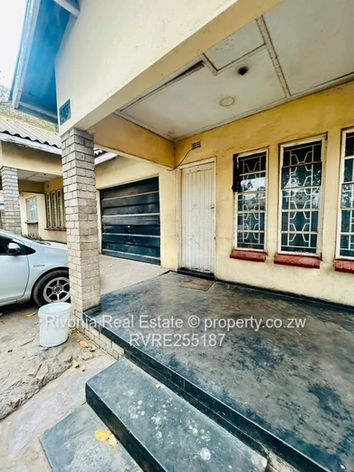 Glen Norah 3-Bed, 2-Bath Home - Walled with Verandah