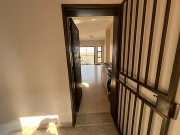 2 Bedroom Flat & Apartment