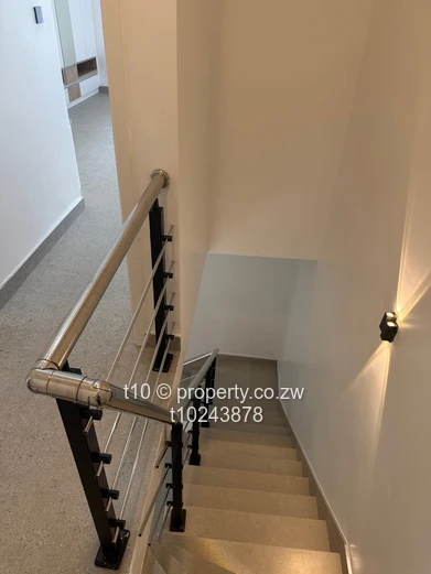 Townhouse to rent in Avondale 