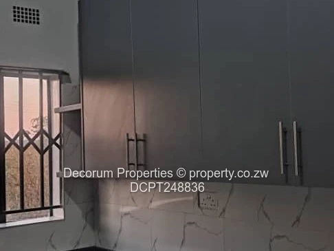 Spacious 4-Bedroom Home with Borehole in Glaudina for Sale.