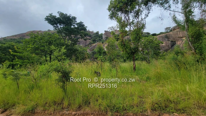 Kanyima Turn-Off, Domboshava2 Acres Corner Stand for sale