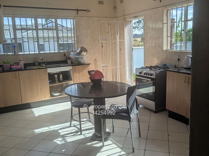 Greystone Park neat 6 bedroomed house to Rent 