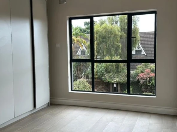 3 Bedroom Flat & Apartment