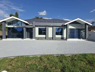 4 Bedroom Flat & Apartment
