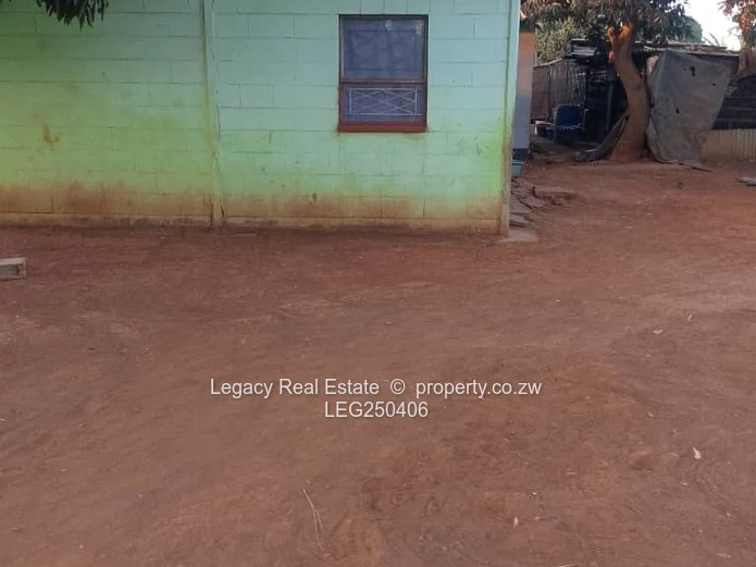 Kadoma 2-Bed Home with Garden & Verandah