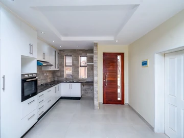 3 Bedroom Flat & Apartment