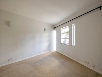 3 Bedroom Flat & Apartment