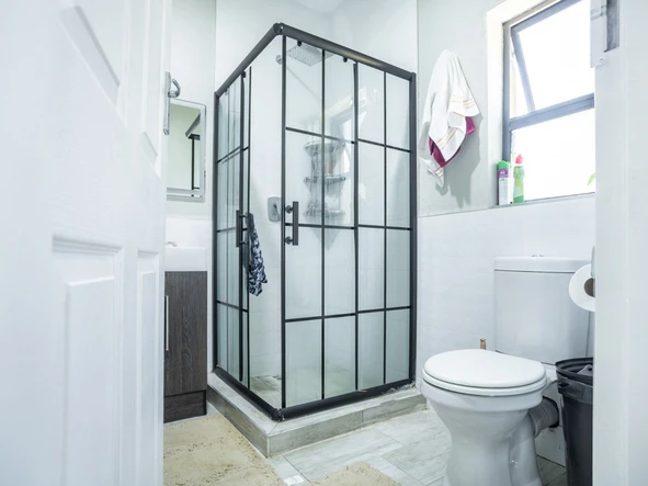 3 Bedroom Flat & Apartment