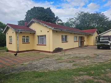 Spacious 4-Bed Home in Emerald Hill with Pool & Borehole