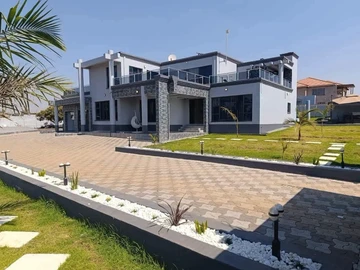 7 Bedroom House